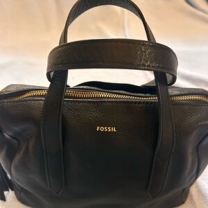 Fossil Sydney Satchel in black.